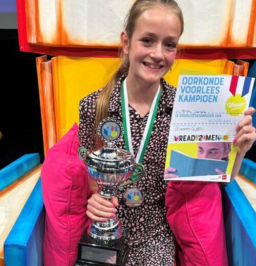 Mirthe Jaarsma wint landelijke finale Voorleeswedstrijd.