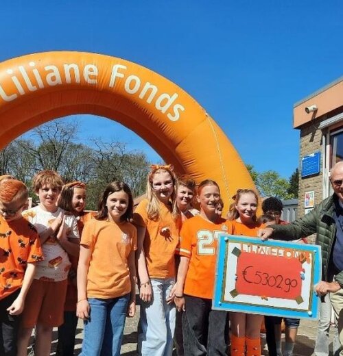 Kinderen van Kindcentrum Claus halen vorstelijk bedrag op het Liliane Fonds