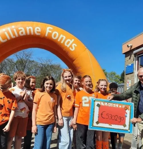 Kinderen van Kindcentrum Claus halen vorstelijk bedrag op het Liliane Fonds