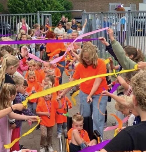 Peuters stappen flink door tijdens de Peuter4Daagse in Sint Jansklooster en Vollenhove