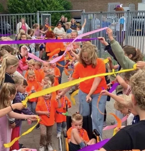 Peuters stappen flink door tijdens de Peuter4Daagse in Sint Jansklooster en Vollenhove