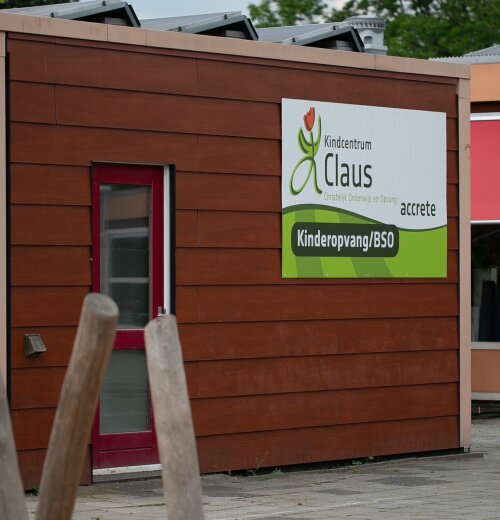 Meisjesteam Kindcentrum Claus wint schoolvoetbaltoernooi