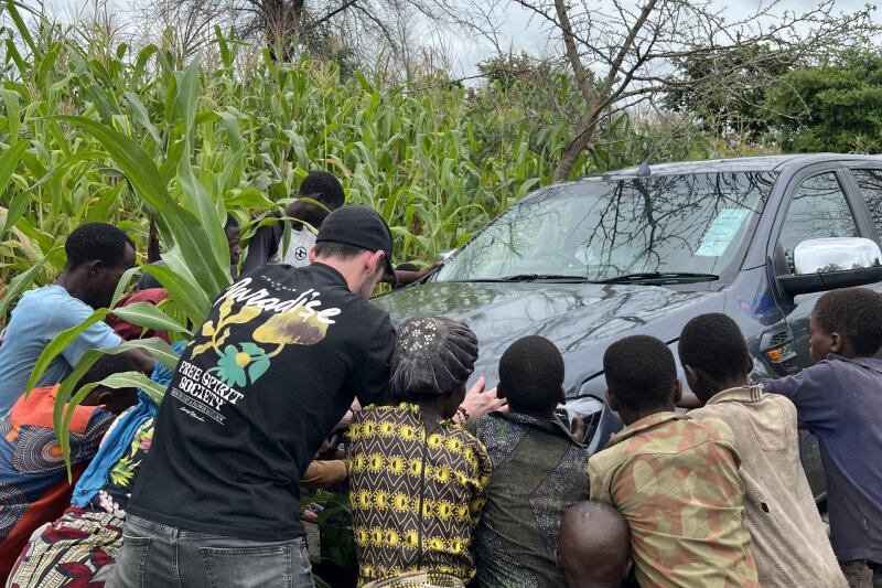 Samenwerken bij pech is heel normaal in Malawi